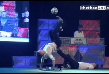 VIDEO: Khi bóng đá trở thành 1 môn nghệ thuật biểu diễn