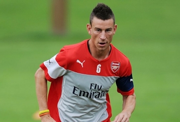 Koscielny e ngại Berbatov trước đại chiến gặp Monaco