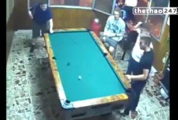 VIDEO: Màn đánh bi-a 'ăn rùa' khó tin của tay cơ không chuyên