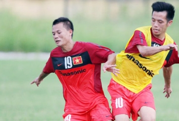 Văn Quyết tự tin cạnh tranh Quả bóng vàng với 'đàn anh' Thành Lương