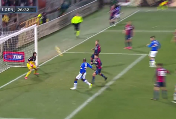 VIDEO: Đệm bóng trượt từ khoảng cách 3m vì khung thành quá nhỏ bé?