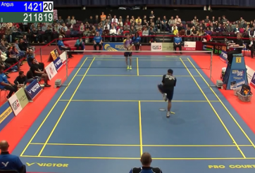 Video cầu lông: Chơi xấu, tay vợt Malaysia bị thẻ đỏ ở chung kết Áo mở rộng 2015