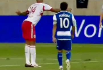 VIDEO: Điệu nhảy hài hước của Thierry Henry sau khi bị phạm lỗi