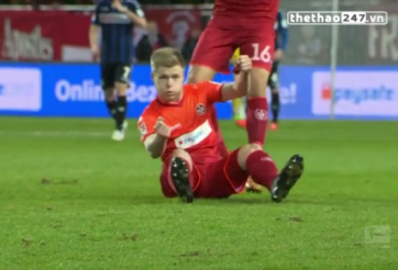 VIDEO: Cầu thủ ở giải hạng 2 Đức ăn mừng siêu dị sau khi lập siêu phẩm