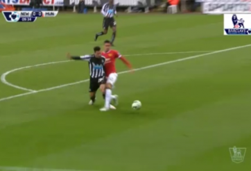 VIDEO: Tình huống Man United thoát pen gây tranh cãi