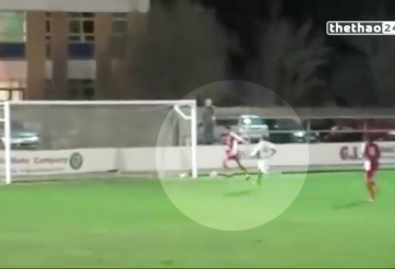 VIDEO: Pha bỏ lỡ cơ hội khiến đối phương cũng phải ngỡ ngàng