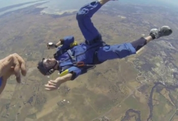 VIDEO: VĐV nhảy dù lên cơn co giật giữa bầu trời may mắn được cứu thoát