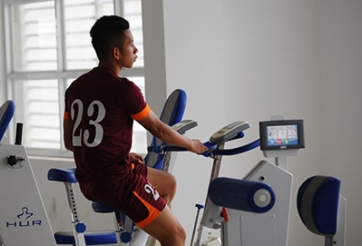 Tuyển thủ U23 VN chấn thương vẫn phải tập luyện