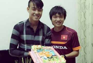 Tuyển thủ U23 tươi như hoa mừng sinh nhật trung vệ cao 1m90