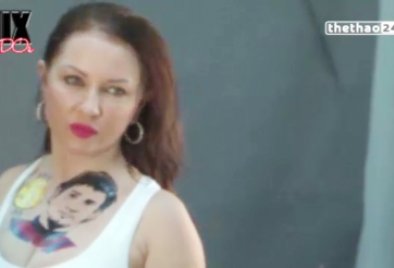 VIDEO: Nữ diễn viên khoe hình xăm Messi ở ngực