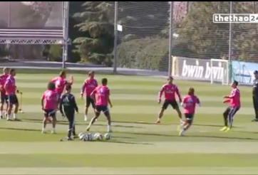 VIDEO: Màn chơi bóng ma bằng đầu của Ronaldo và các đồng đội trên sân tập