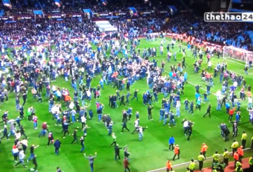 VIDEO: CĐV Aston Villa xuống sân quậy tưng bừng mừng đội nhà vào bán kết FA Cup