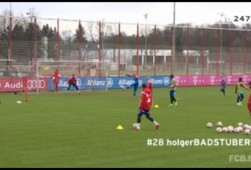 VIDEO: Các cầu thủ Bayern luyện dứt điểm bóng sống như thế nào