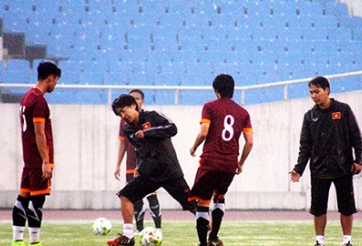 CĐV khiến HLV Miura tức giận trong buổi tập của U23 Việt Nam