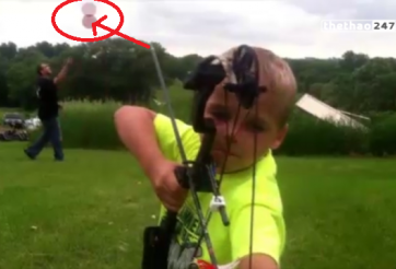 VIDEO: Xạ thủ nhí bắn cung như 'anh hùng xạ điêu'