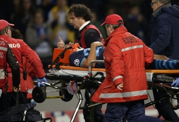 VIDEO: Đội trưởng Porto bất tỉnh sau khi va chạm với chính thủ môn đội nhà