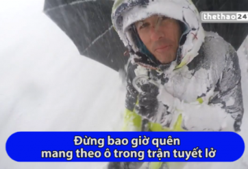 VIDEO: Thoát chết khi đang leo núi bị tuyết lở ập vào người