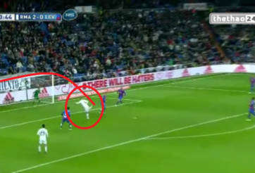 VIDEO: Xà ngang từ chối siêu phẩm của Benzema