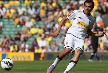 VIDEO: Pha đá phạt 'thần sầu' của Vua sút phạt Juan Arango