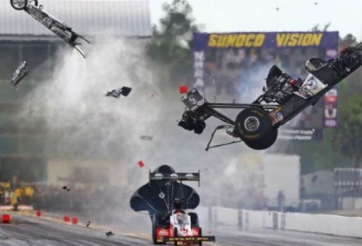 VIDEO: Thoát chết may mắn sau tại nạn kinh hoàng trên đường đua