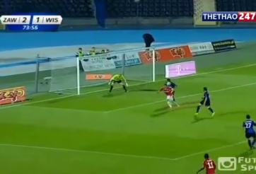 VIDEO: Pha đánh đầu thành bàn như có mắt sau lưng