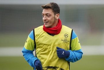 Ozil trả lời tin đồn về tương lai tại Arsenal