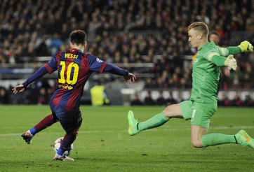 VIDEO: Màn trình diễn khó tin của Messi vs Man City