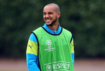 Đòi tăng lương, Walcott sắp rời Arsenal