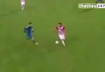 VIDEO: Messi cũng từng đứng hình vì bị xâu kim