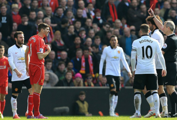 Gerrard nói gì về chiếc thẻ đỏ sau 40 giây có mặt trên sân?