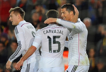 CR7 vượt 3 huyền thoại trong ngày Real thua trận