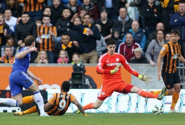 VIDEO: Pha xử lý bóng thảm họa của thủ thành Courtois vs Hull City