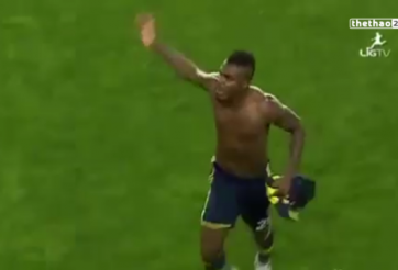 VIDEO: Cầu thủ đòi rời sân vì bị CĐV la ó trên khán đài ở giải VĐQG Thổ Nhĩ Kỳ