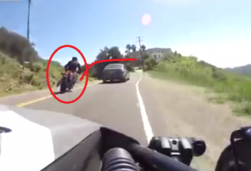 VIDEO: Pha tránh tai nạn đẳng cấp của thanh niên đi xe phân khối lớn