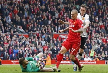 Skrtel sắp bị treo giò 3 trận vì chơi xấu De Gea