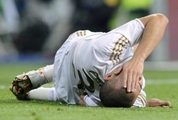 VIDEO: Pha ăn vạ hài hước của Pepe sau pha va chạm với Suarez