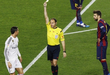 VIDEO: Tình huống Ronaldo sỉ nhục trọng tài sau khi bị rút thẻ vàng