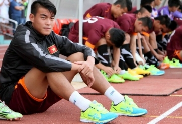 Trung vệ cao kều của ĐT U23 Việt Nam ra Hà Nội điều trị chấn thương