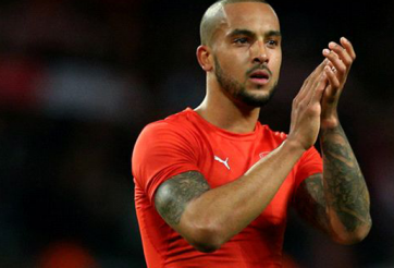 Walcott phản pháo Wenger: Chẳng có cuộc đàm phán nào hết!