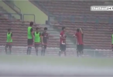 VIDEO: Buổi luyện công dưới trời mưa của U23 Việt Nam trên sân Shah Alam