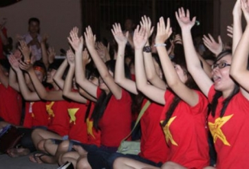 VIDEO: Những CĐV cuồng nhiệt cổ vũ cho đội U23 Việt Nam tại TP.HCM