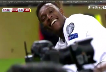 VIDEO: Phản ứng thú vị của Welbeck sau pha ăn vạ bất thành