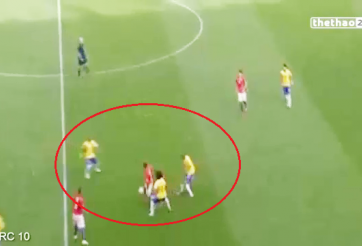 VIDEO: Alexis Sanchez làm xiếc trước 3 cầu thủ Brazil