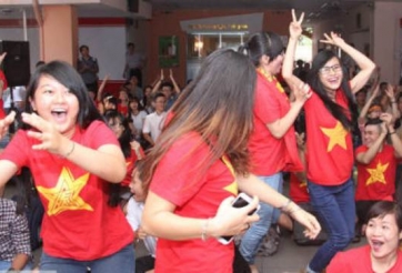 VIDEO: CĐV vỡ òa với chiến thắng của U23 Việt Nam