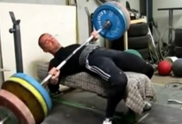 VIDEO: Những tình huống tai nạn hài hước khi tập gym năm 2015