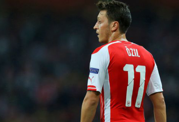 Wenger bảo vệ Ozil trước búa rìu dư luận