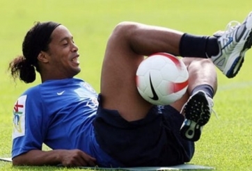 VIDEO: Những màn biểu diễn tâng bóng xem là mê của Ronaldinho