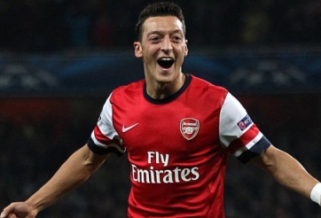 VIDEO: Ozil sút phạt đẹp mắt nâng tỷ số lên 2-0 cho Arsenal