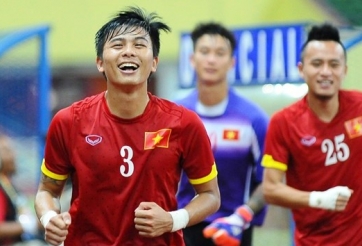 Hùng 'xà ngang' học cách sút phạt từ Bale