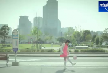 VIDEO: Ngắm vẻ duyên dáng của hot girl Nhật Bản khi tâng bóng